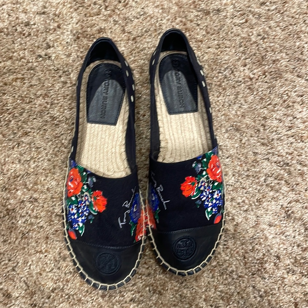 Tory Burch black w/ flowers Espadrille Flat gently used